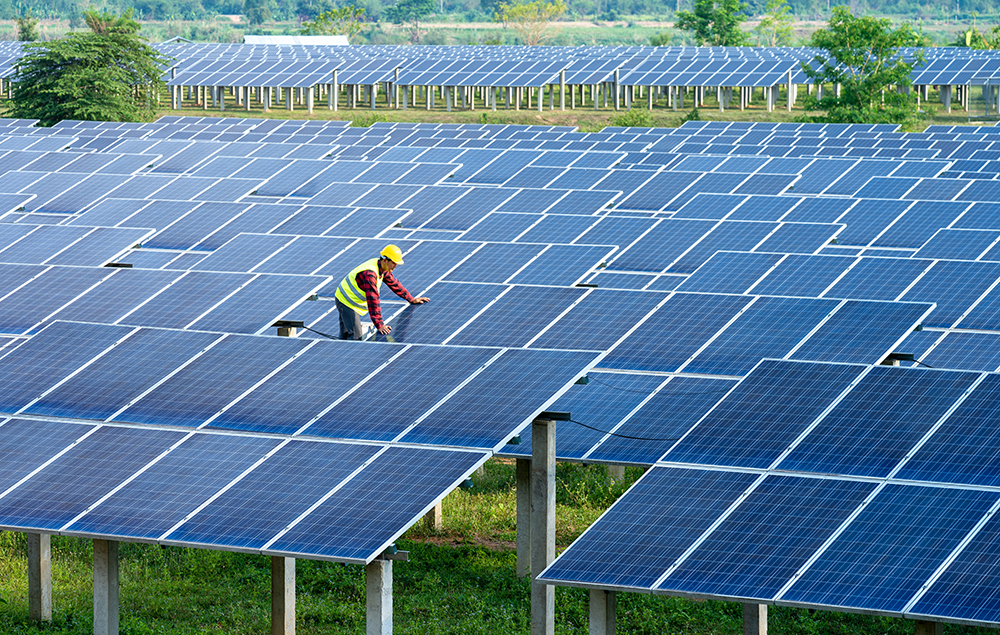 The Rising Tide of Solar Renewable Energy: Navigating Challenges and Embracing Opportunities in 2024